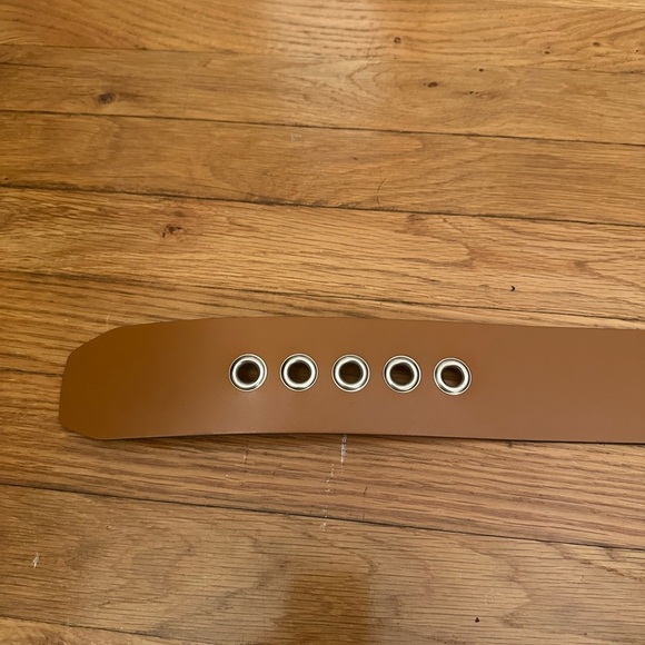 Vera Pelle Women’s Tan Leather Belt - Picture 4 of 7